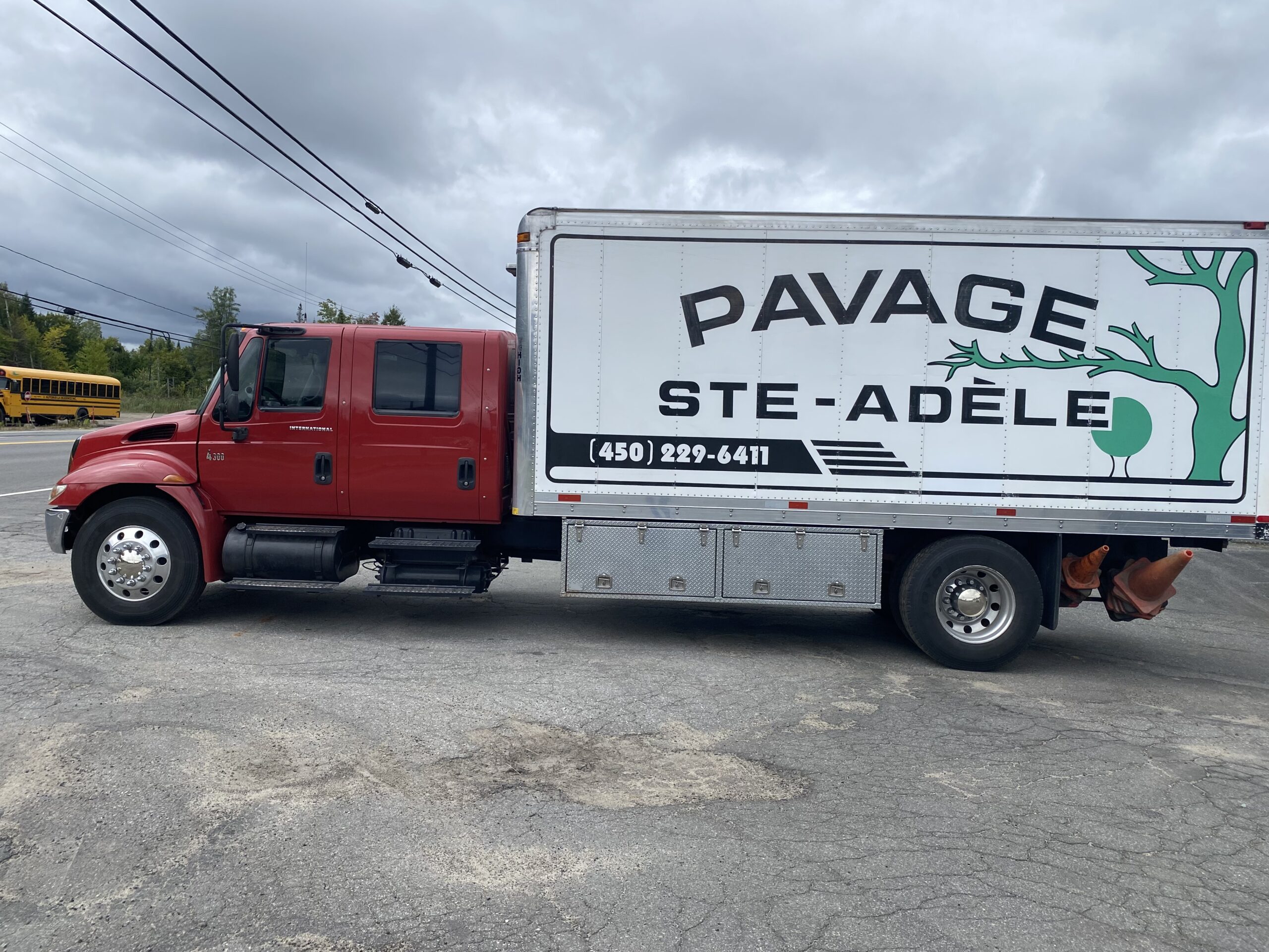 2006 International 4300 Crew cab,