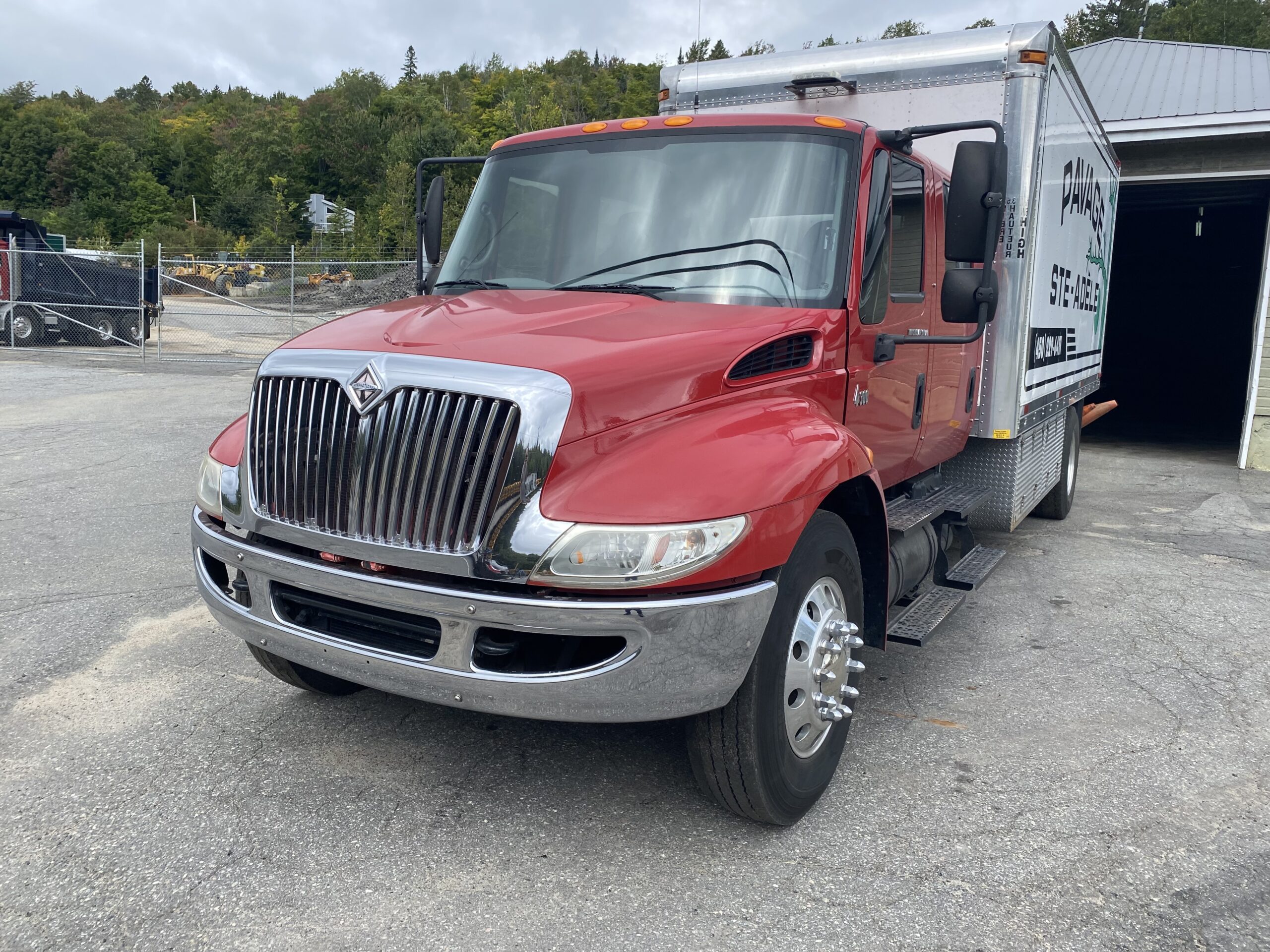 2006 International 4300 Crew cab,