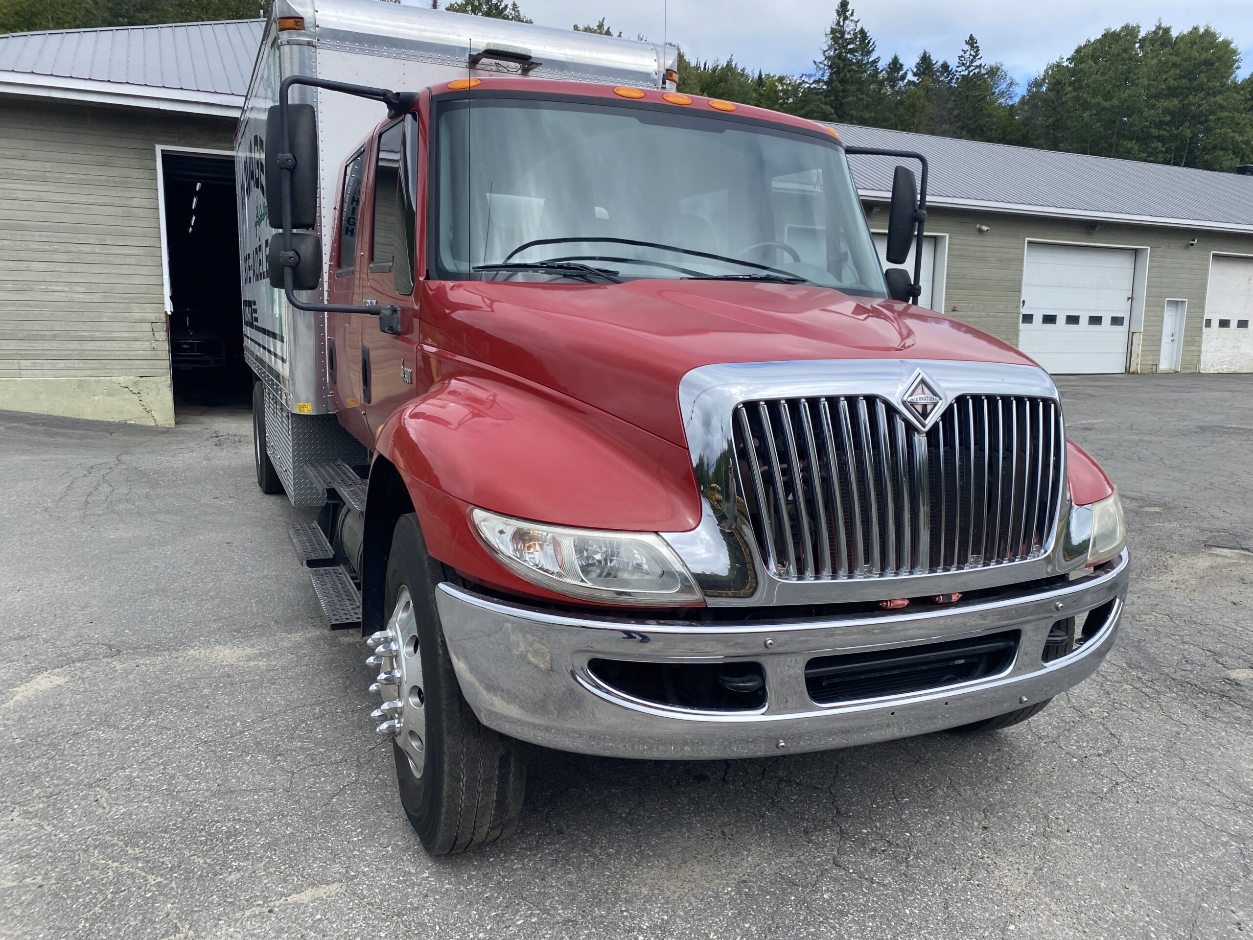 2006 International 4300 Crew cab,
