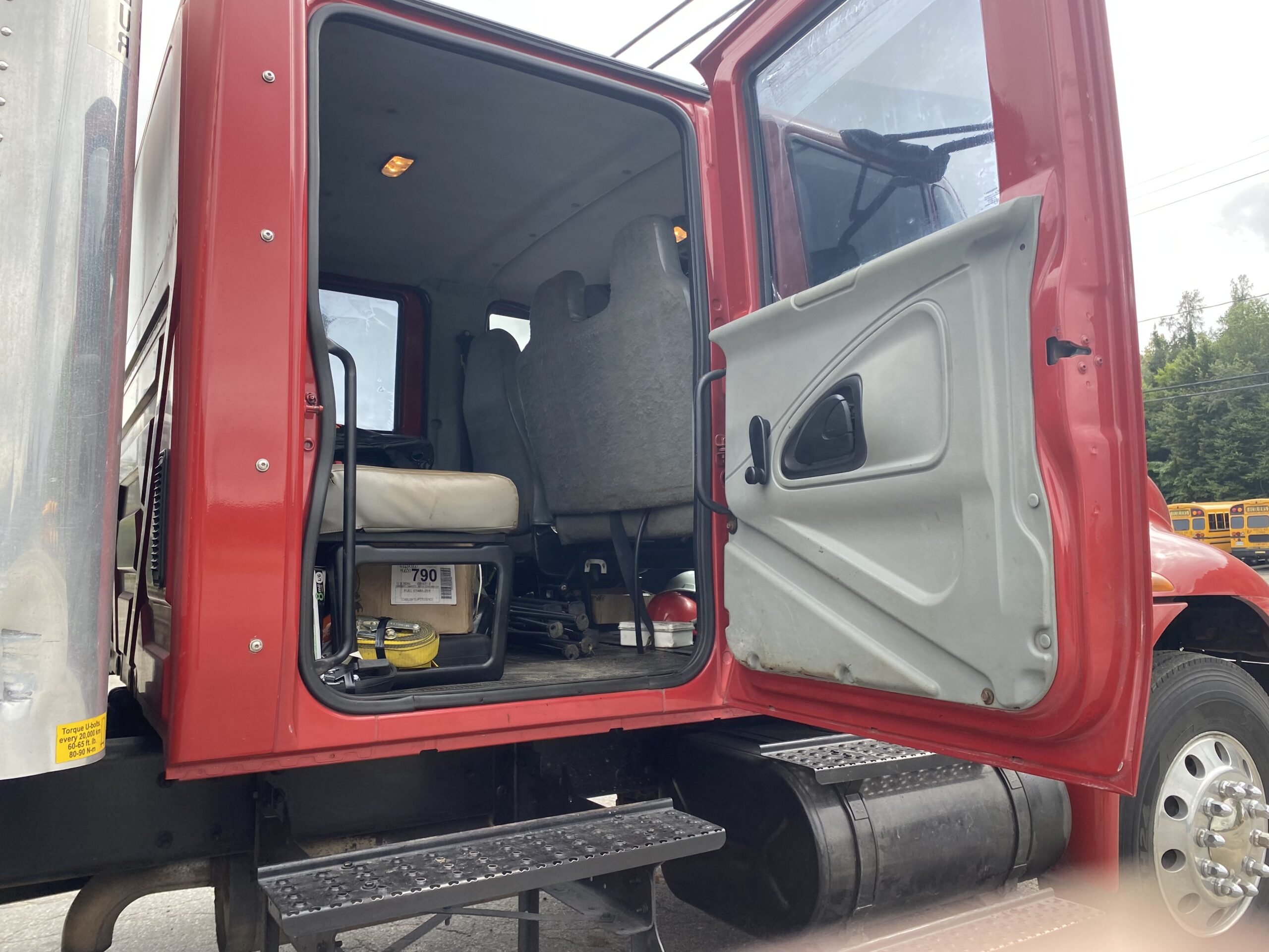 2006 International 4300 Crew cab,