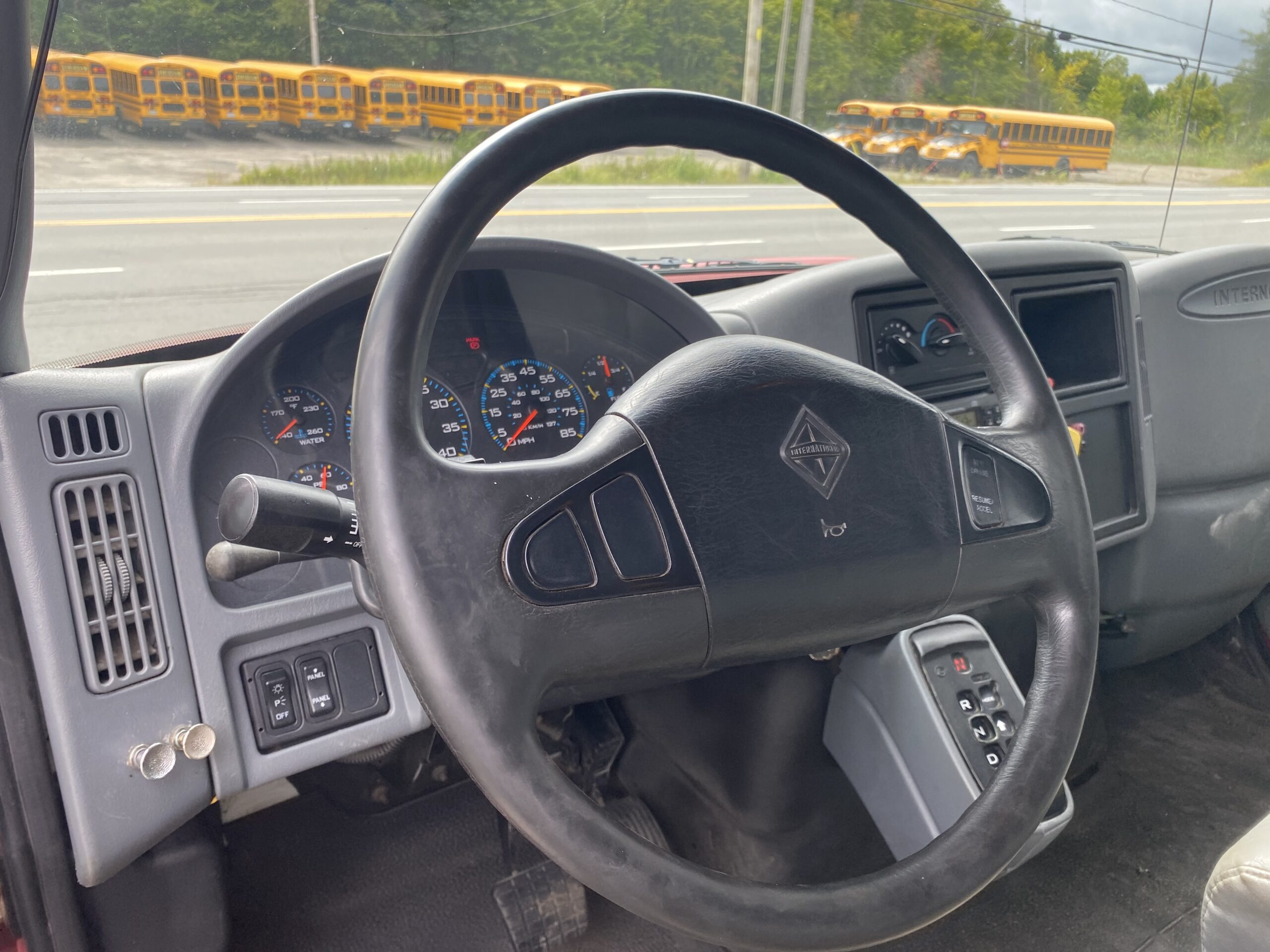 2006 International 4300 Crew cab,